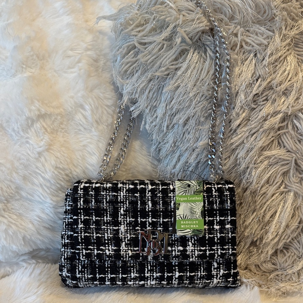 NWT Badgley Mischka textured messenger bag